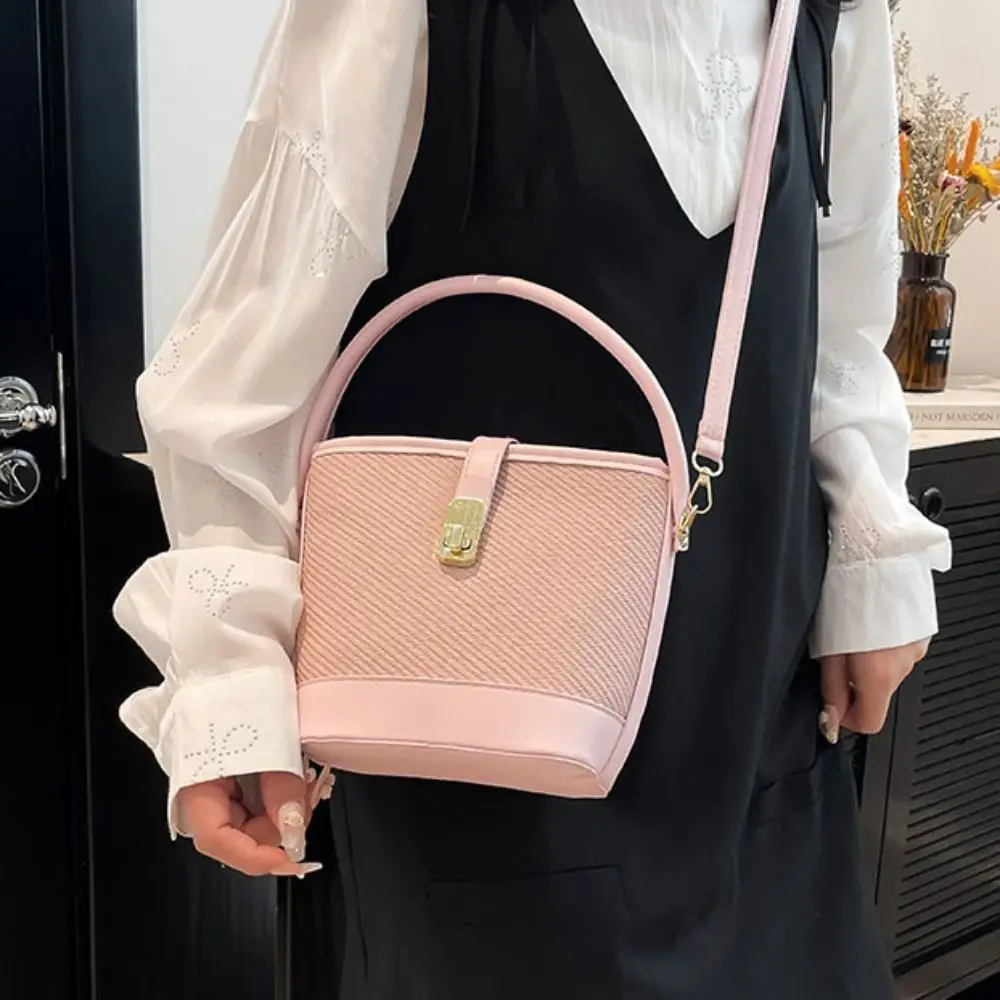 

Elegant Crossbody Bucket Bag Adjustable Strap Twist Lock Women PU Crossbody Bag Leisure Versatile Commuting Handbag Female