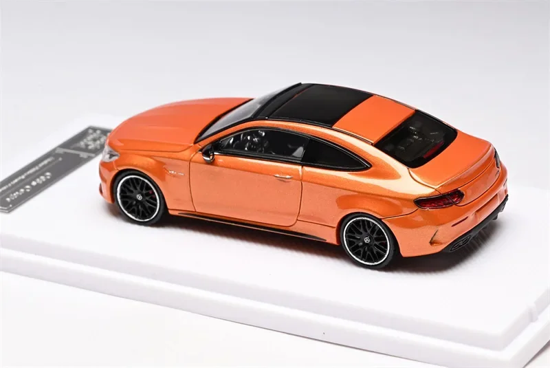 Howie Modello HM 1:64 C63 S Coupe W205 Sunset Orange Limited499 Modellino di auto pressofuso