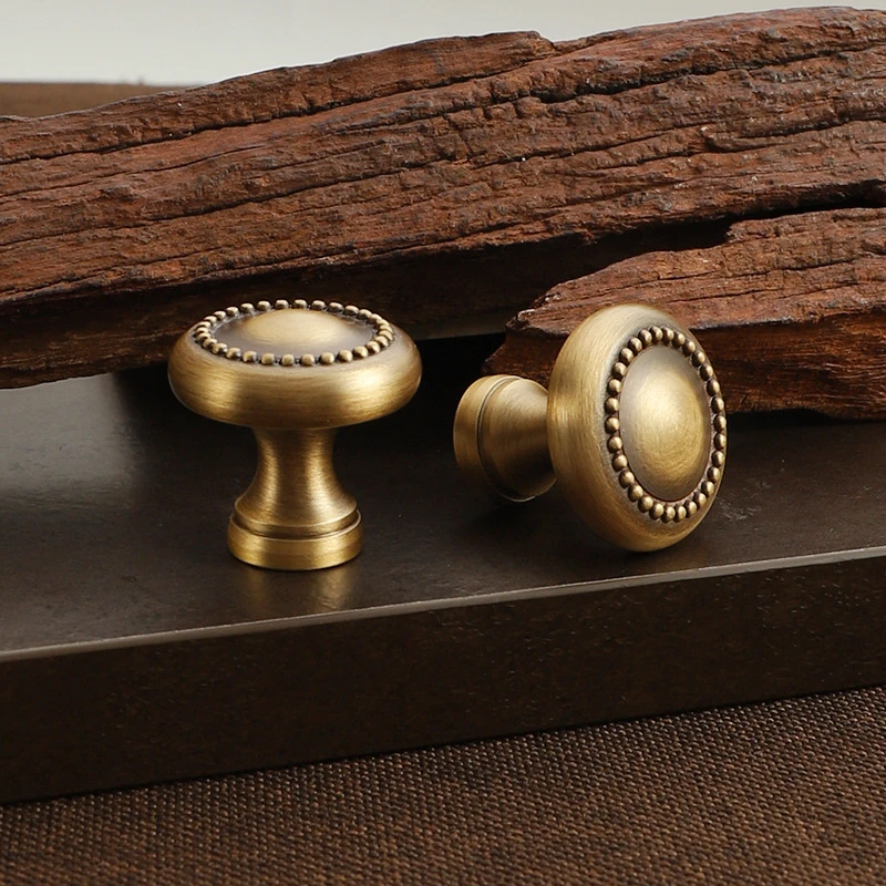 American-style vintage brass handle for wardrobe doors, drawer knobs, European-style light luxury antique bronze single-hole win