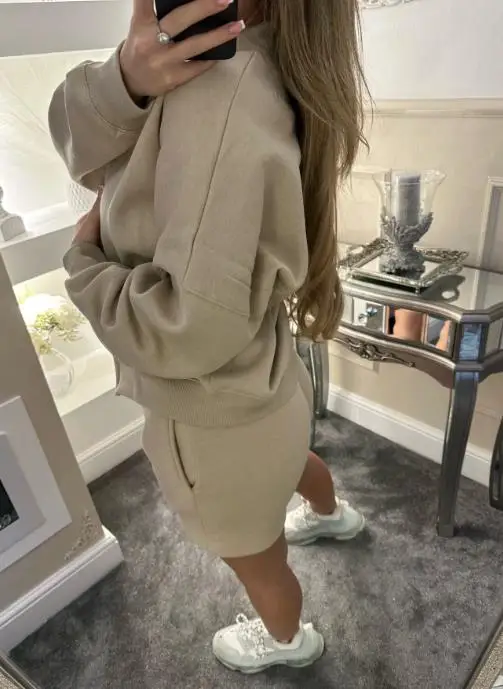 

Autumn/winter 2025 Women's Solid Color Sports 2-Piece Solid Color Round Neck Zipper Hoodie and High Waist Tight Shorts Set