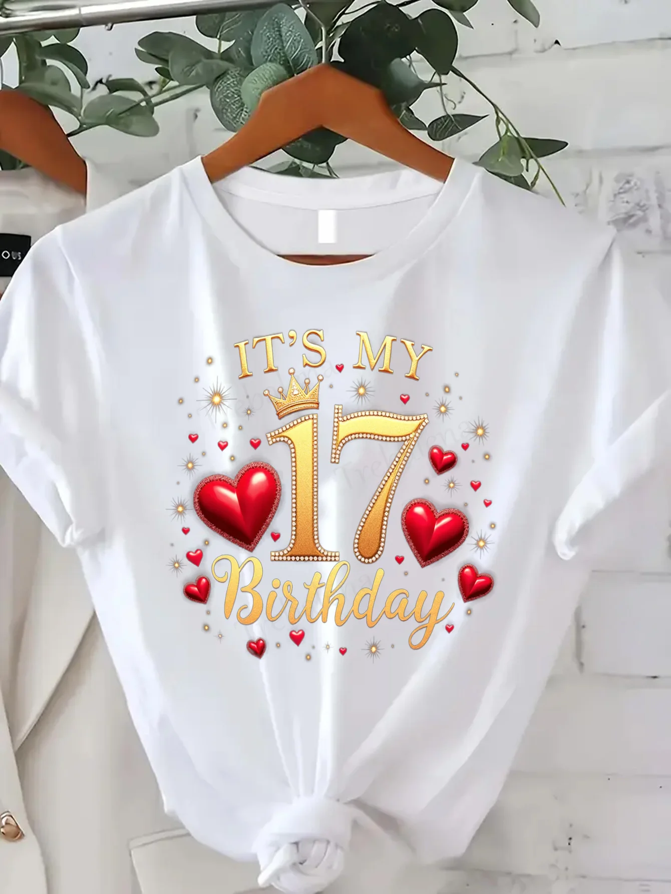 

Women T-shirt 17th Birthday Queen T-Shirt for Women, Sexy & Sparkly