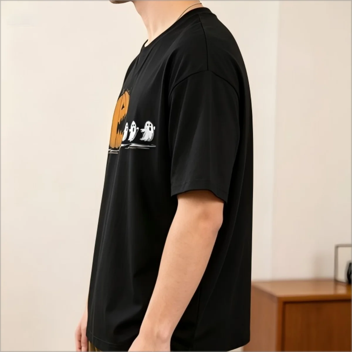 Funny Pumpkin Chasing Ghosts Graphic T‑Shirt, Retro Spooky Halloween Art Print Tee, Cool Short Sleeve Tops for Holiday