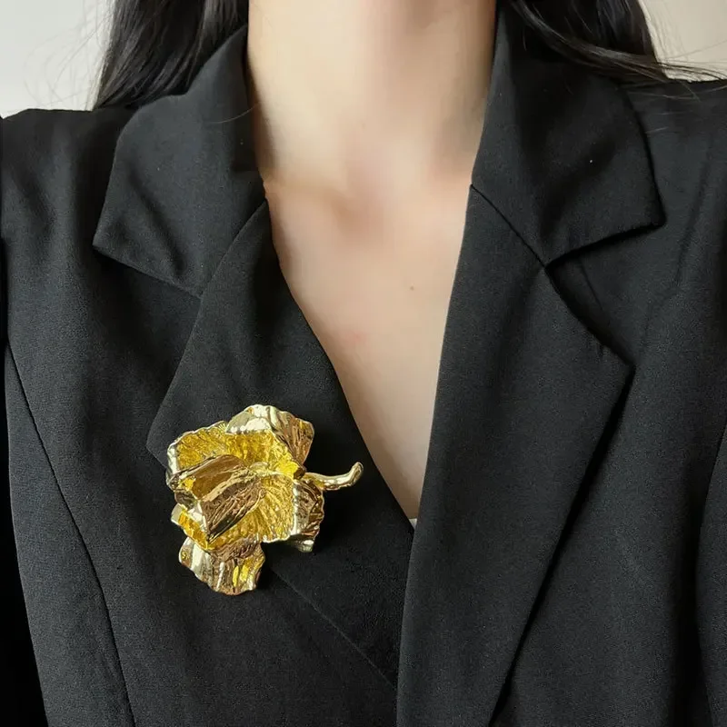 

Retro three-dimensional rose women's high-end exquisite fashion coat suit corsage pin