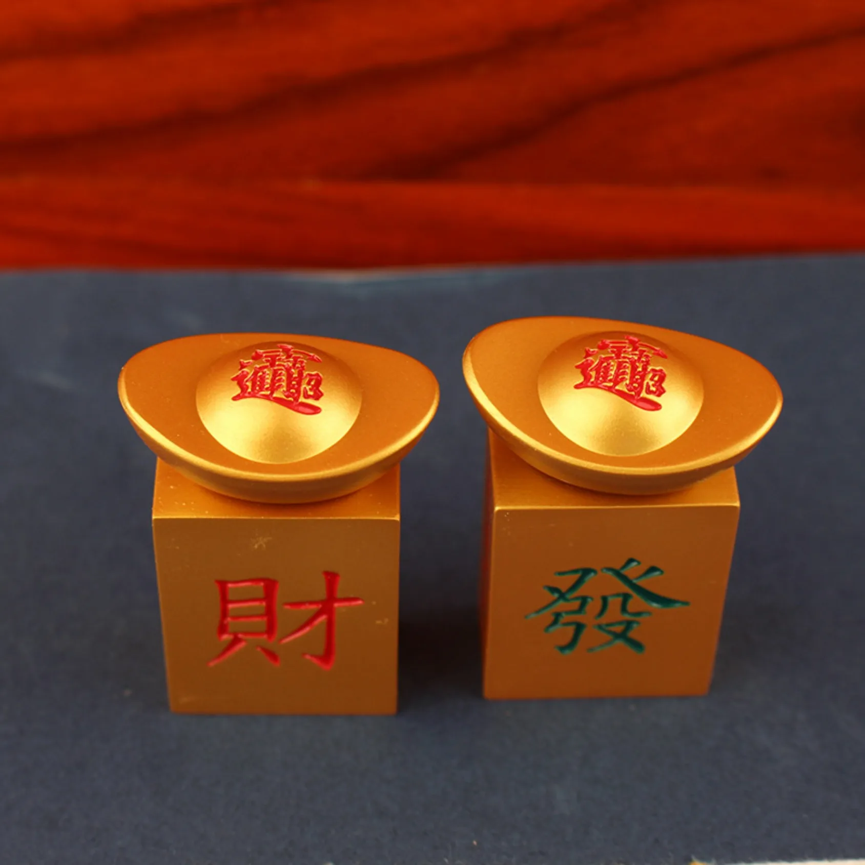 

Декоративные украшения могут служить средством для снятия стресса в офисе. Ручки для настольных компьютеров, автомобильные принадлежности и дополнительные аксессуары также могут быть повреждены.