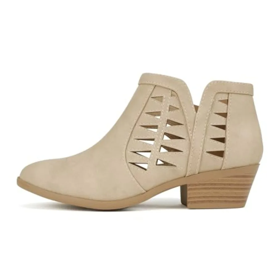 Botines de tacón de bloque apilado con perforaciones y recortes para mujer Soda CHANCE, disponibles en ajuste ancho