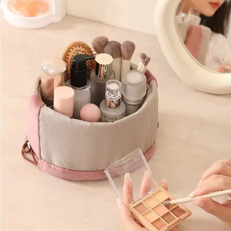 Large Capacity Velvet Cosmetic Bag Portable Multifunctional Travel Makeup Bag Organizer Fashionable Storage Bag for Daily Use