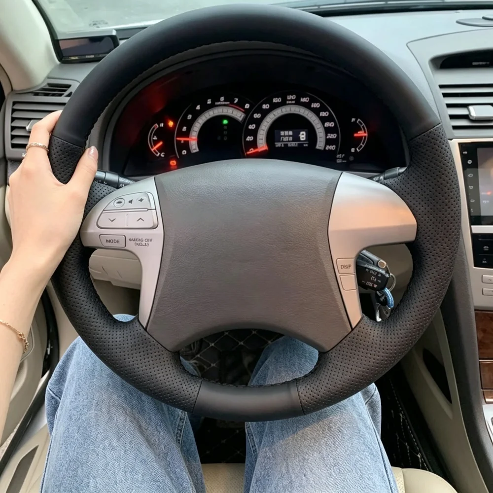 Auto-Innenzubehör Geflochtenes perforiertes Mikrofaserleder Camry 2007-2011 Lenkradbezug für Toyota Highlander.