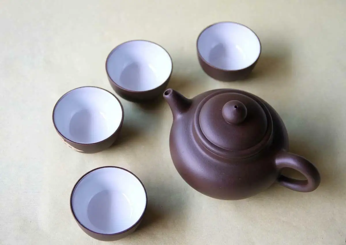 

Chinese yixing zisha tea set--- one tea pot with four tea cups 180 ml