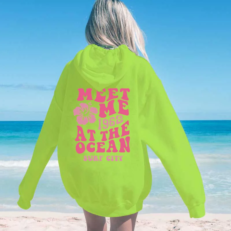 سترة نسائية بغطاء للرأس مطبوعة بحروف زهرية "Meet Me 1962 At the Ocean" جماليات إبداعية بقلنسوة Harajuku ملابس خروج عصرية بأكمام طويلة