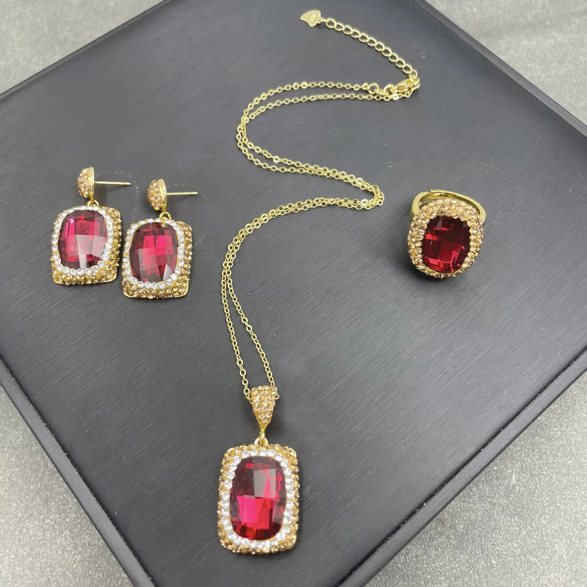 

S-warovski's new set, exquisite point crystal handmade simple atmosphere oval set three-piece set pendant earrings ring.