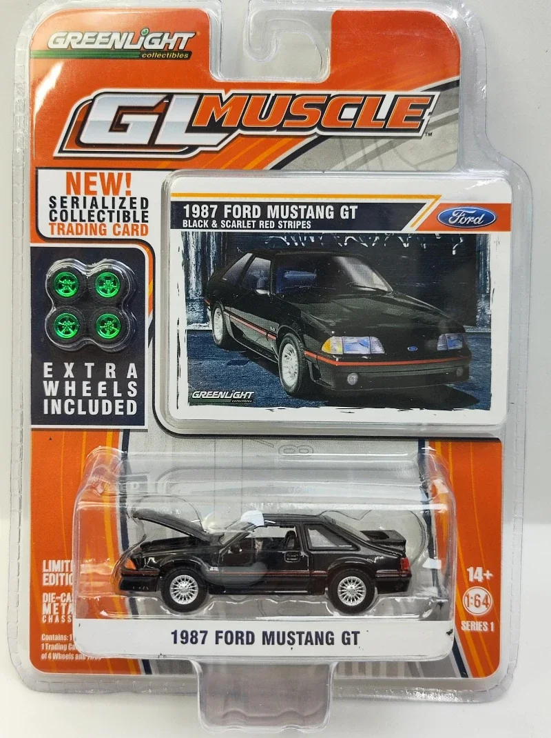 

1:64 1968 Type 2 crew cab and 2016 Winnie drop trailer Diecast Metal Alloy Model Car Toys for kids Gift Collection