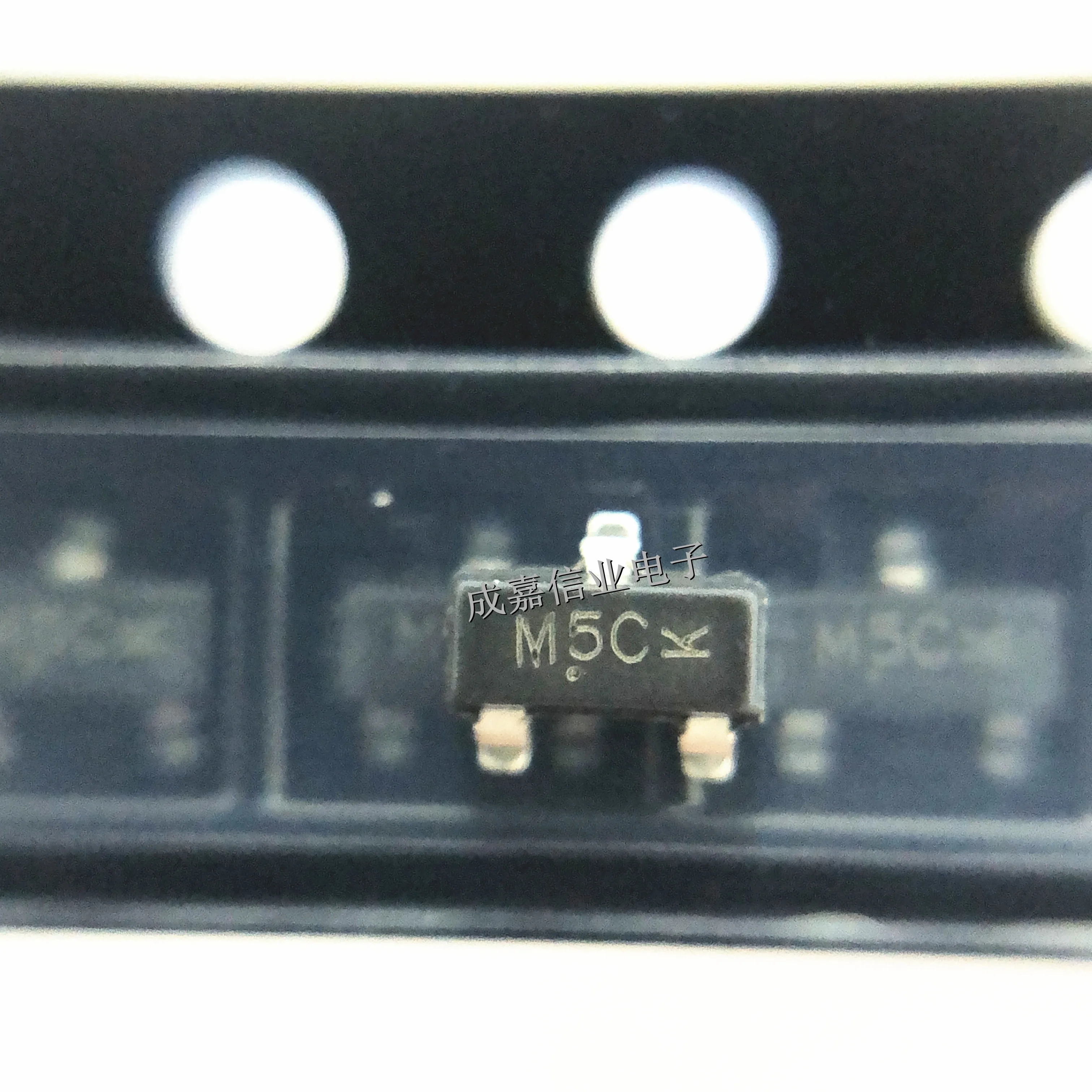 100pcs/Lot MMBD7000LT1G SOT-23-3 MARKING;M5C Small Signal Switching Diodes 100V 200mA Operating Temperature: - 55 C-+ 150 C