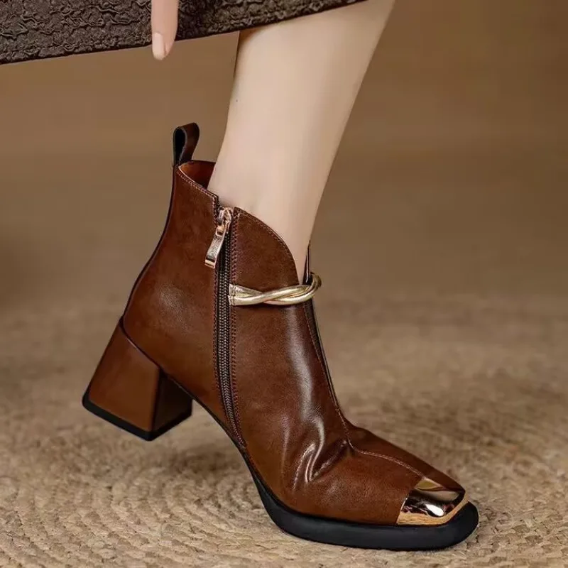 

Retro Black Pu Leather High Heel Ankle Boots Women 2026 Autumn Metal Chain Designer Chelsea Boots Women's Designer Short Booties