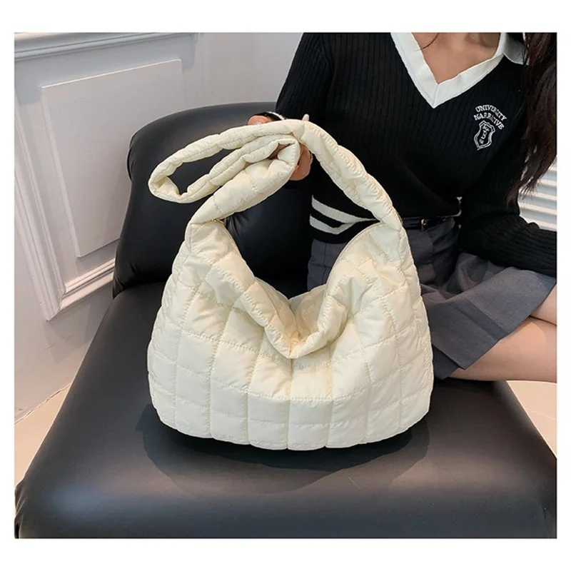 Shoulder Messenger Bag with Niche Design, Pleat Cloud Bag, Casual Personalized, Western Style, Large Capacity Dumpling Bag, New