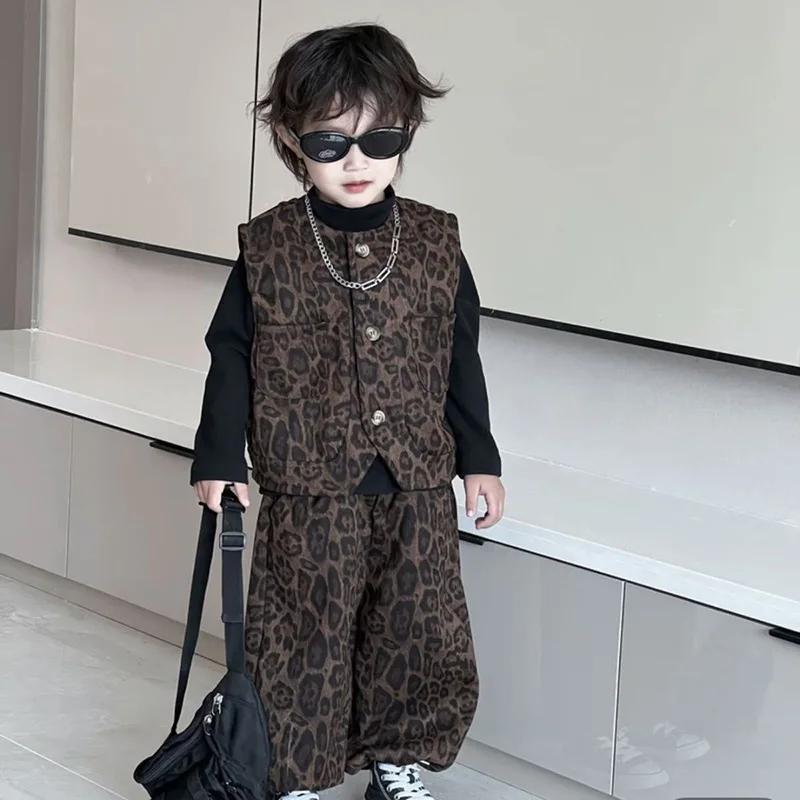 

Boys Cool Suit 2026 Spring and Autumn New Children's Leopard Print Vest + Black Backing T + Casual Trousers Three-piece Set