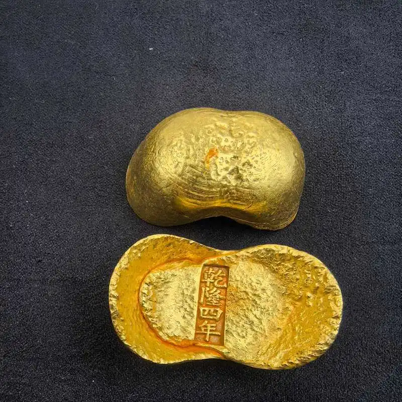 Small yellow solid -plated ingot gold coin decorative craft item made during the Qianlong period antique