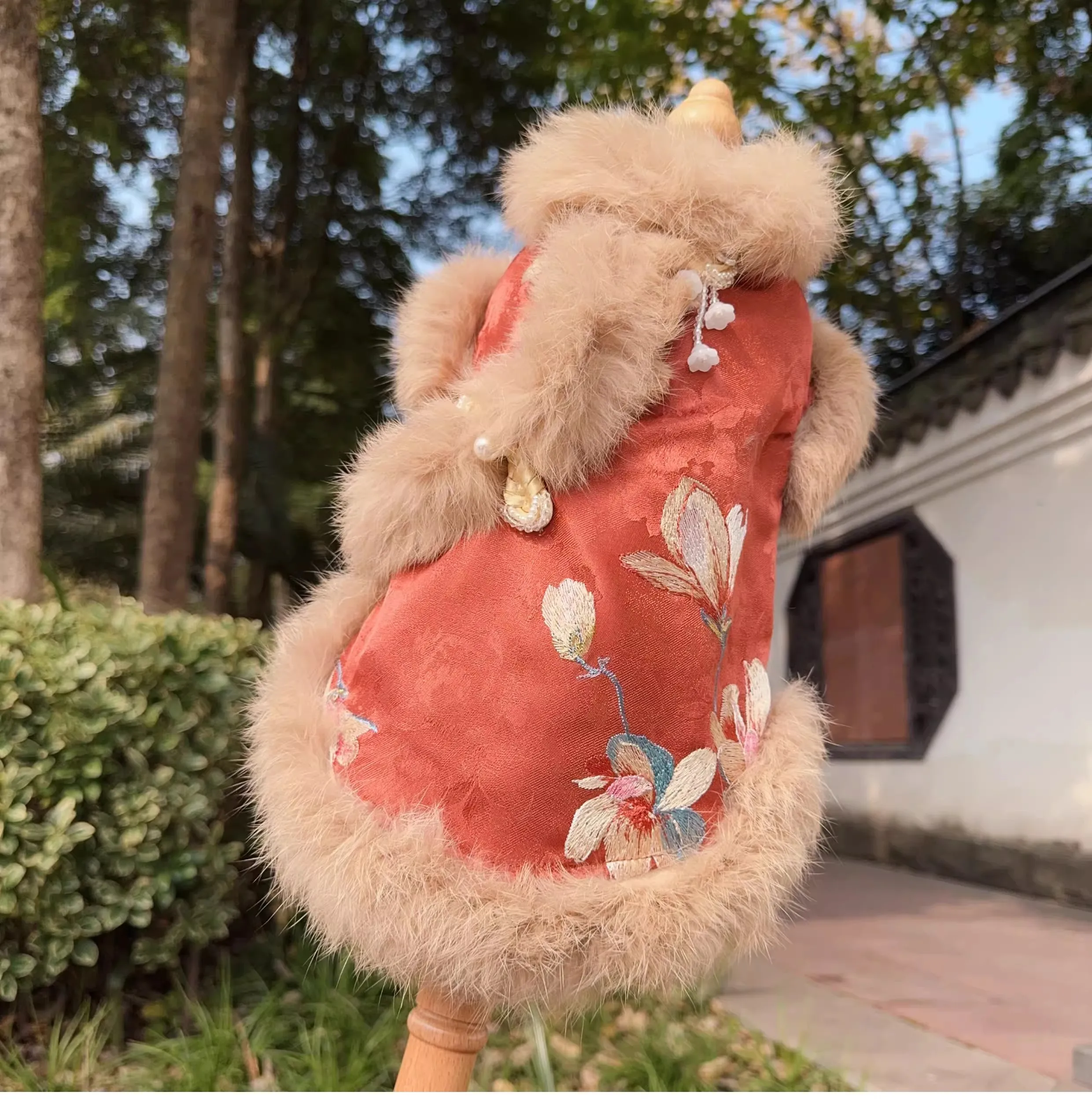 

Новая зимняя толстая плюшевая теплая одежда для собак, жилет Cheongsam с вышивкой и цветочным принтом, пальто для маленьких и средних щенков, верхняя одежда XS-XL