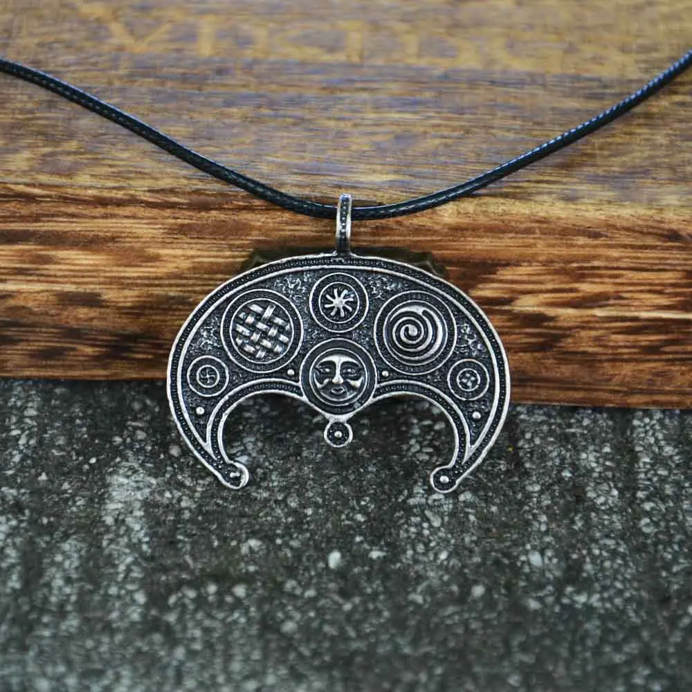 1Pcs Slavic Lunula Fertility Crescent Moon Jewelry Lunar Moravia Lunitsa Viking Pendant Womens Necklace Vintage Talisman Amulet