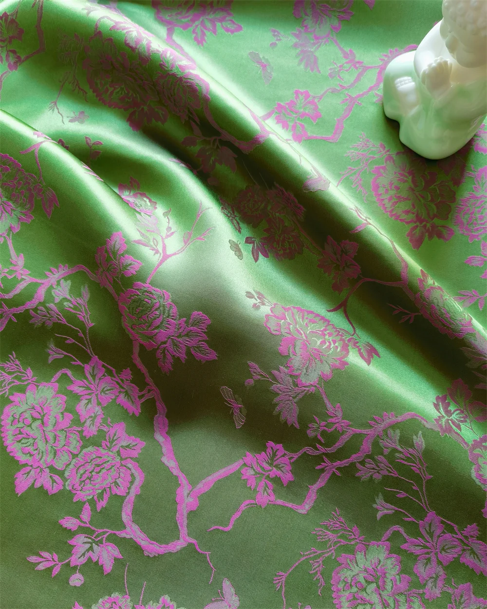 Winding Flowers Interwoven Silk Jacquard Fabric Cheongsam and Dress Lining Fabric