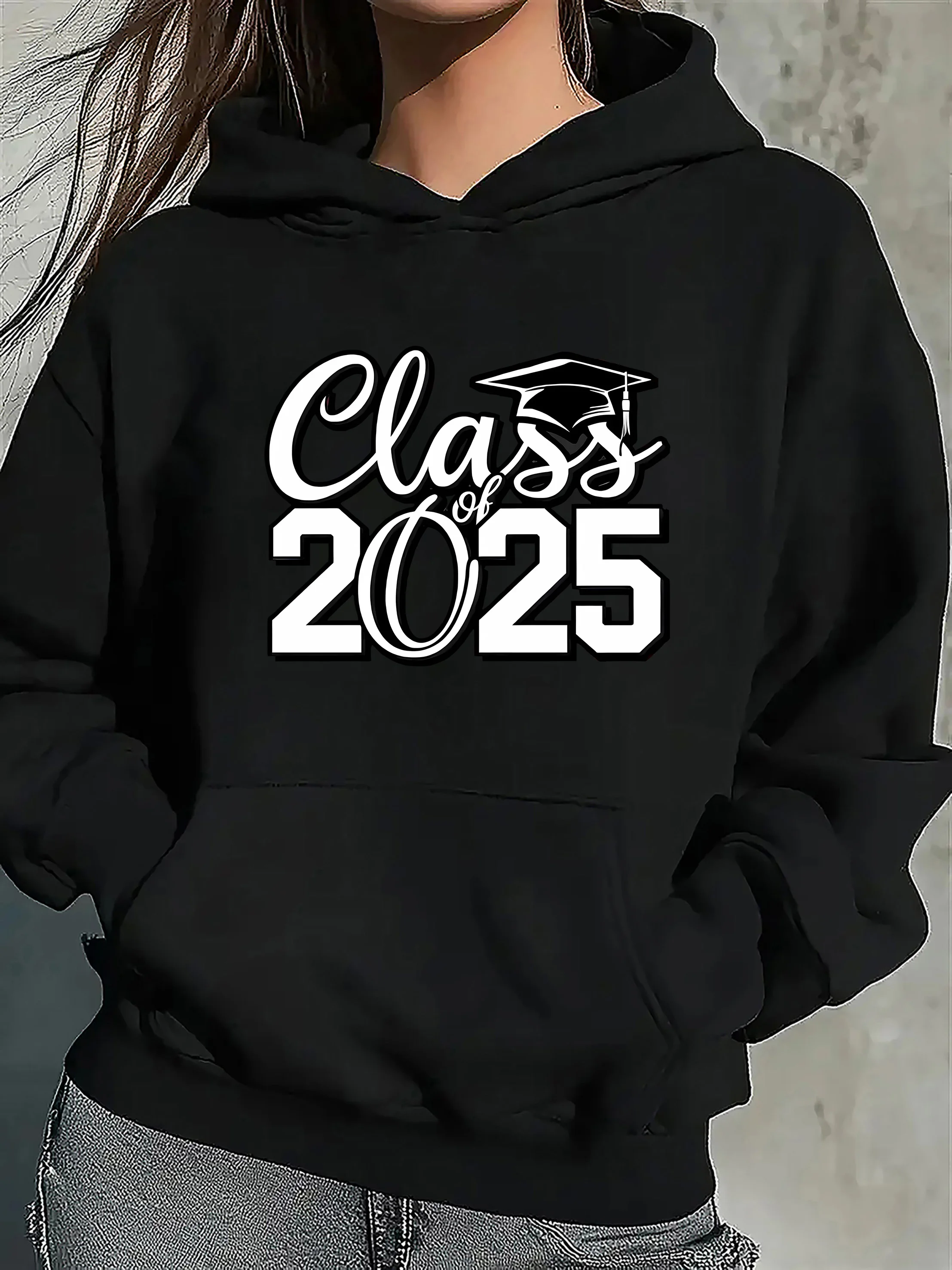 

A 2025 graduate pattern kangaroo pocket sports hooded sweatshirt, casual and fashionable long-sleeved sports pullover