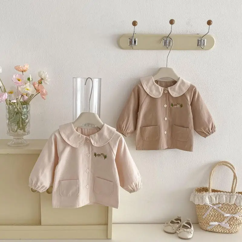 

2026 весенние новые детские рубашки с длинными рукавами, хлопковая милая куртка с лацканами и вышивкой для девочек, повседневные рубашки для младенцев, пальто, одежда для малышей