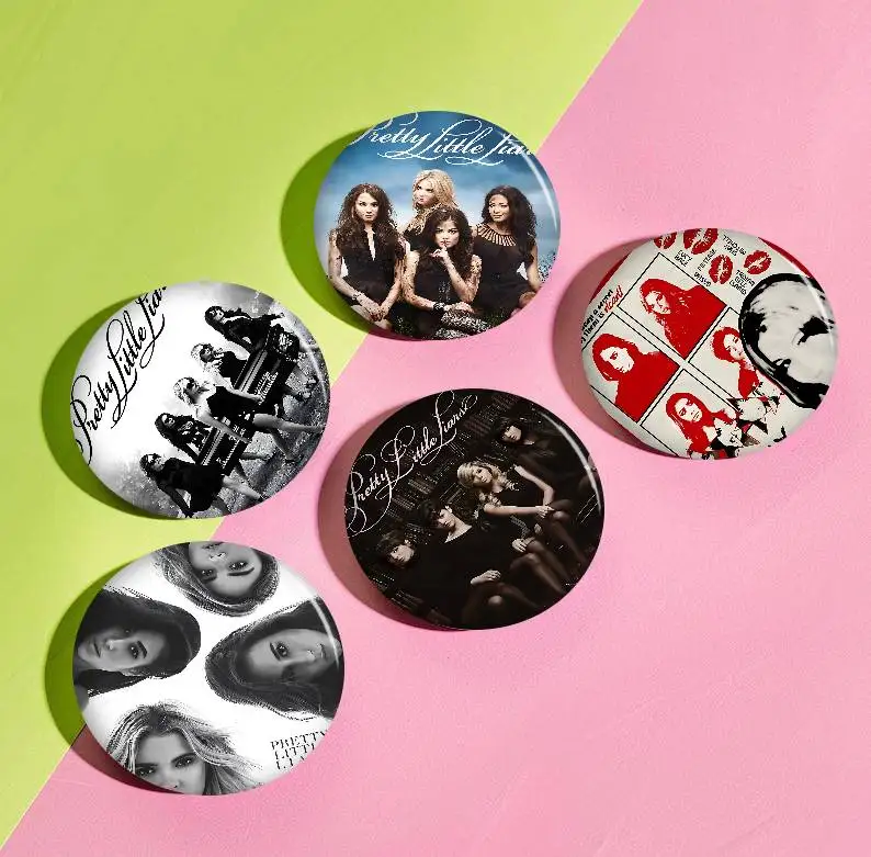 P-Pretty Little L-Liars Tv لينة زر دبوس مشرق مطبوعة أيقونة هدية للأصدقاء شارة طوق بروش التلبيب دبوس معدني