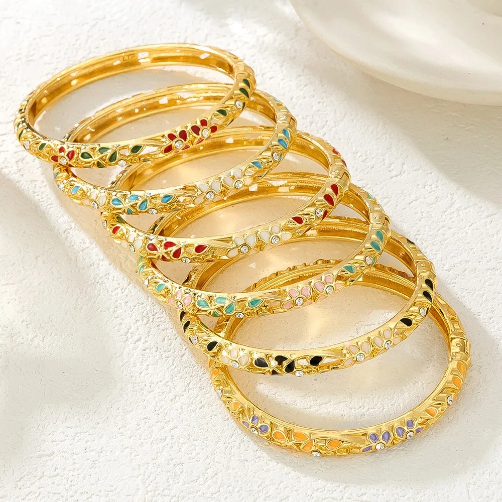 

Classic Enamel Dropped Glaze Flower Texture Diamond Bangle For Women Vintage Copper Metal Hand Bracelet Party Jewelry Gifts