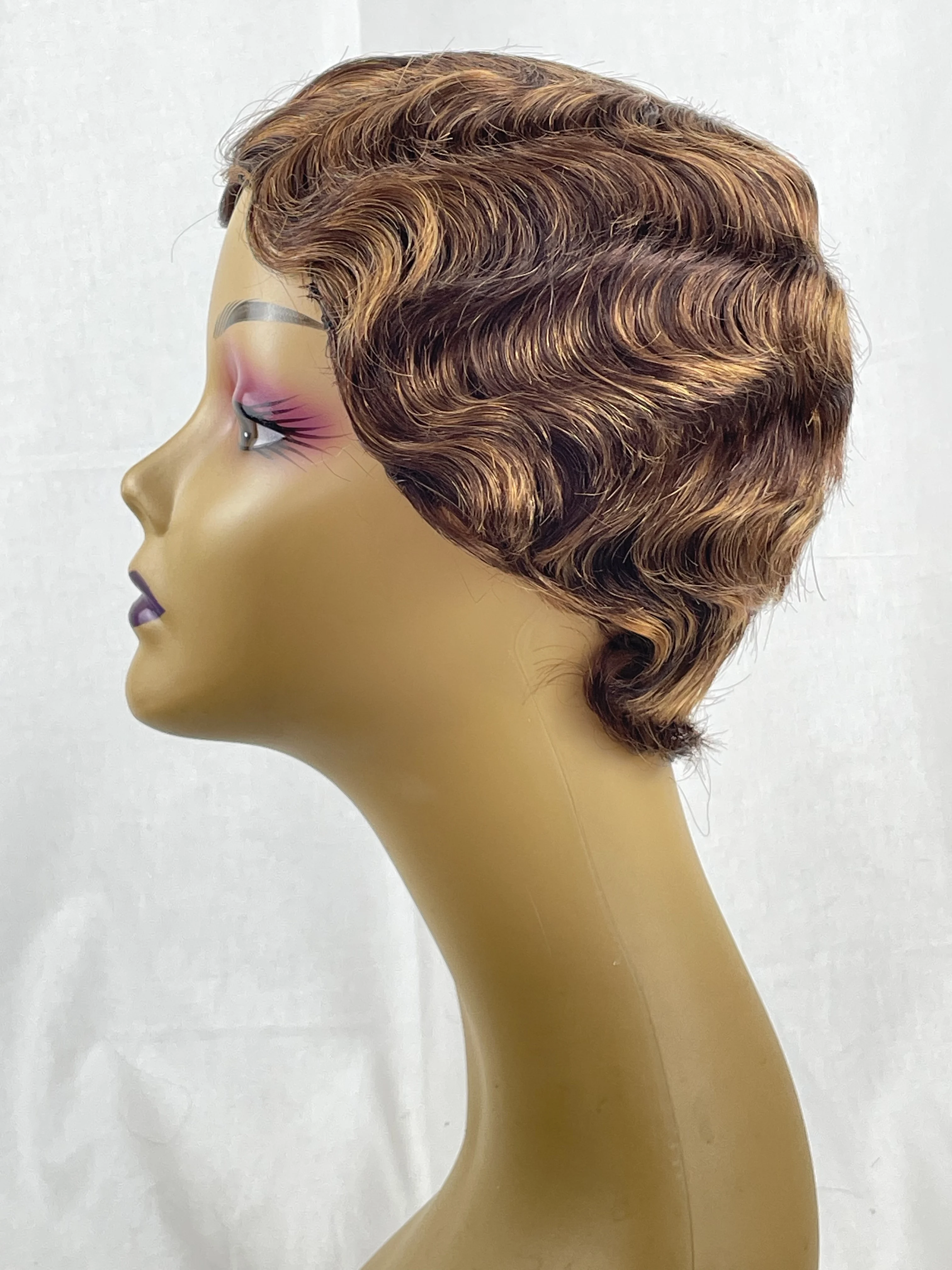 짧은 픽시컷 가발 100% 인모 가발 핑거 오션 웨이브 가발 기계 제작 가발 금색과 갈색