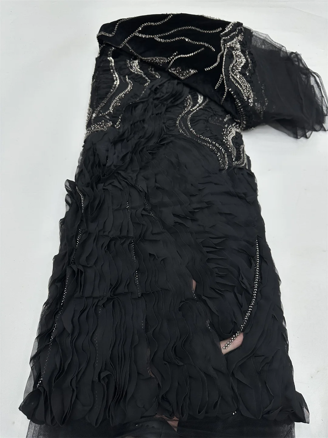 أحدث 2025 النيجيري الأفريقي فرنسا رائجة البيع تول أقمشة الدانتيل مع الخرز الترتر الراقية للعروس حفل زفاف خياطة فساتين #3