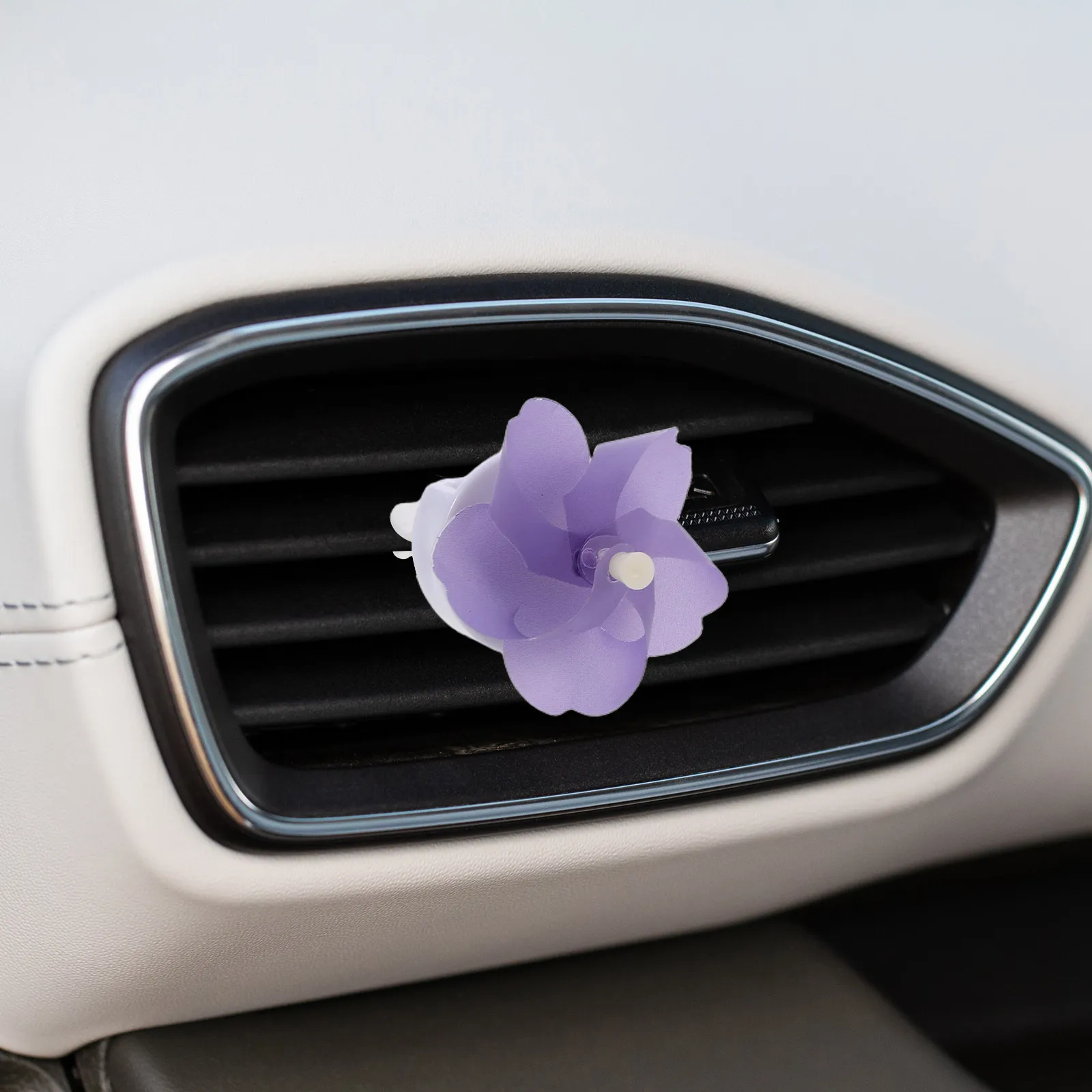 3Pcs Car Vent Windmill Air Freshener Clip Flower Decor Rotatable Maple Leaf Cute Car Interior Air Conditioning Decoration