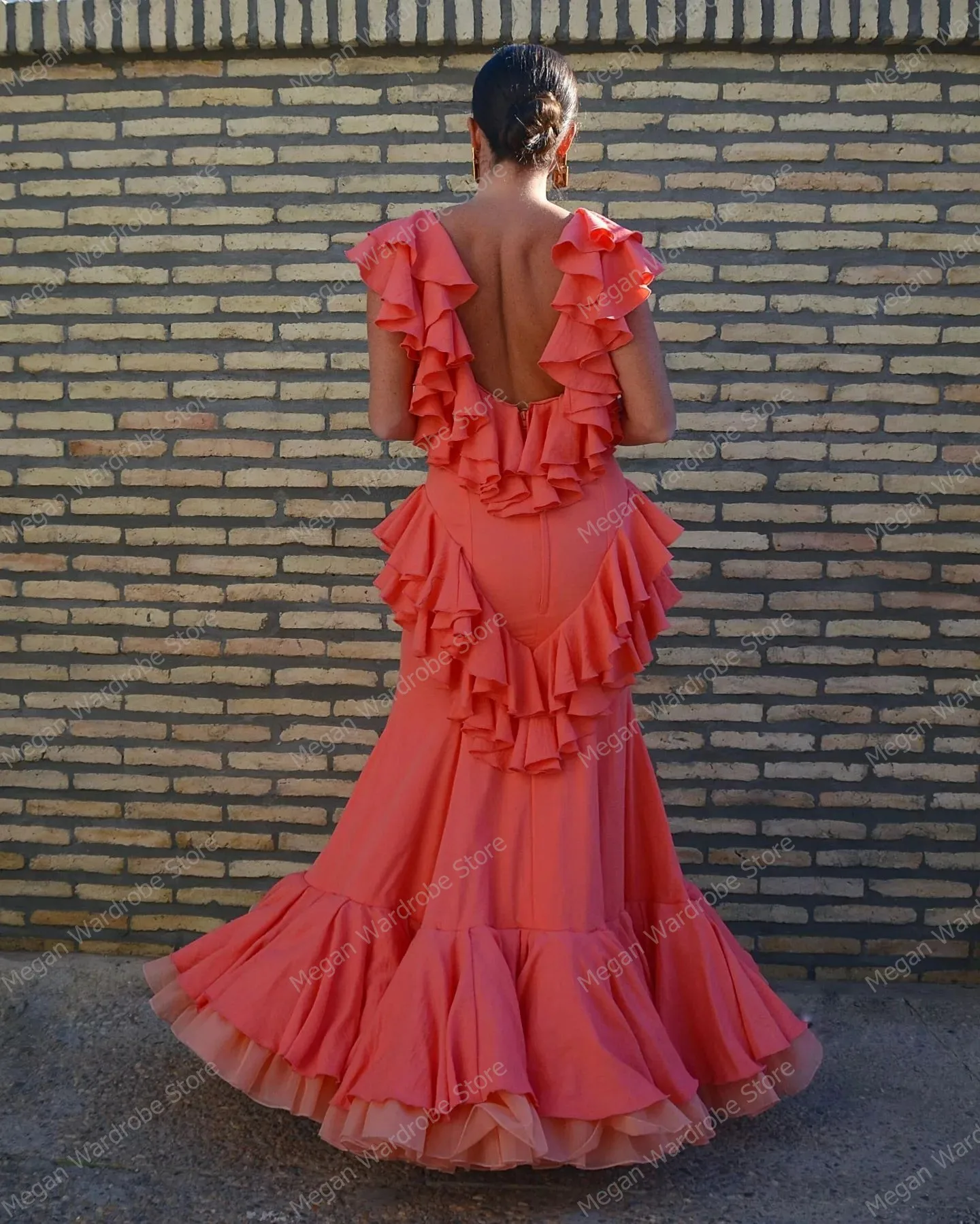 Elegancka koralowa falbana satynowa suknia wieczorowa rozkloszowana na dole hiszpański styl bez pleców, długa sukienka na studniówkę kobiety vestidos de noche Custom Made