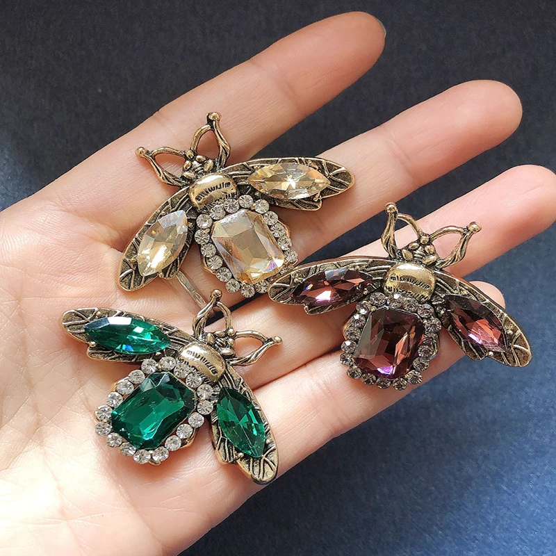 Vintage Bee Rhinestone Brooch Retro Women Crystal Insect Breast Pin Champagne Color Corsage Ladies Party Dress Ornaments Jewelry