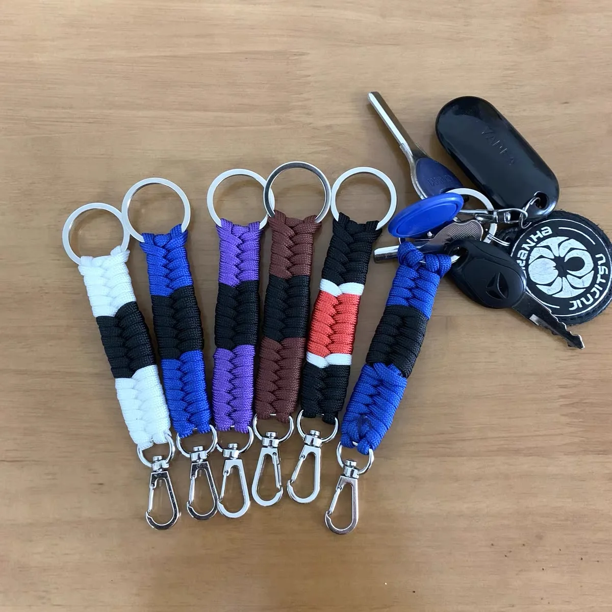 Paracord Keychain DIY Braided Outdoor Activities Portable Camping and Hiking New Fashionable Style Emergency Cord Keychain