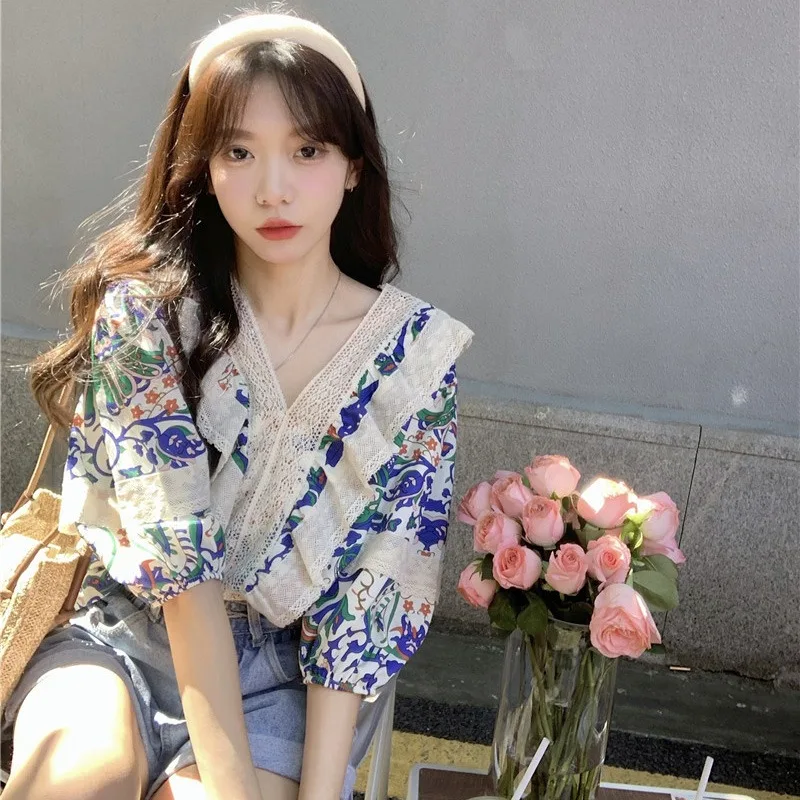 

Summer 2023 Vintage Lace Trim Splice Bubble ort Sve V-ne Floral Print Sweet Sle Loose Fit Women's irt Casual Faion