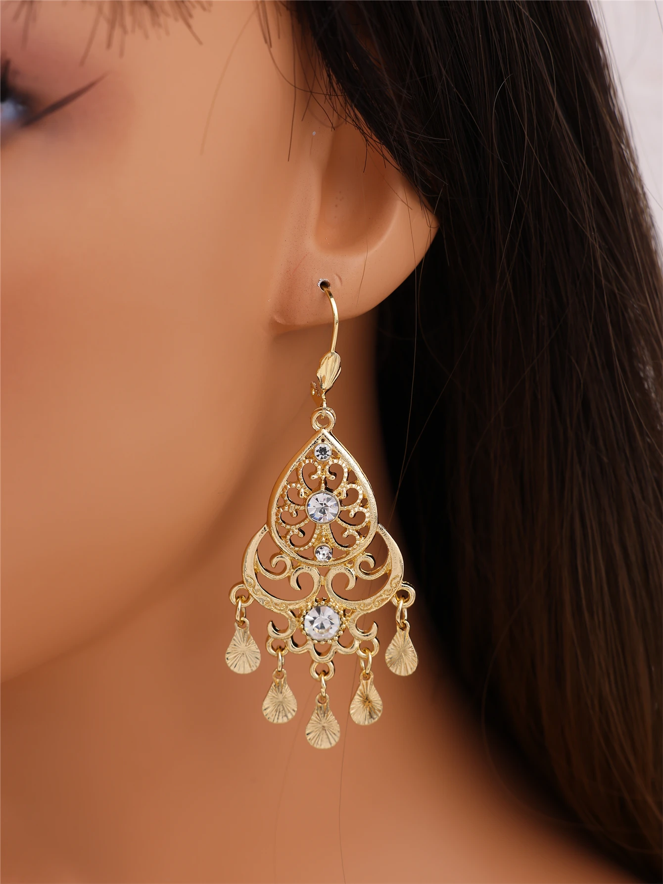 A Pair Of Unique Retro Hollowed-out Alloy Earrings Moroccan Popular Lady Earrings French Popular Bride Jewelry