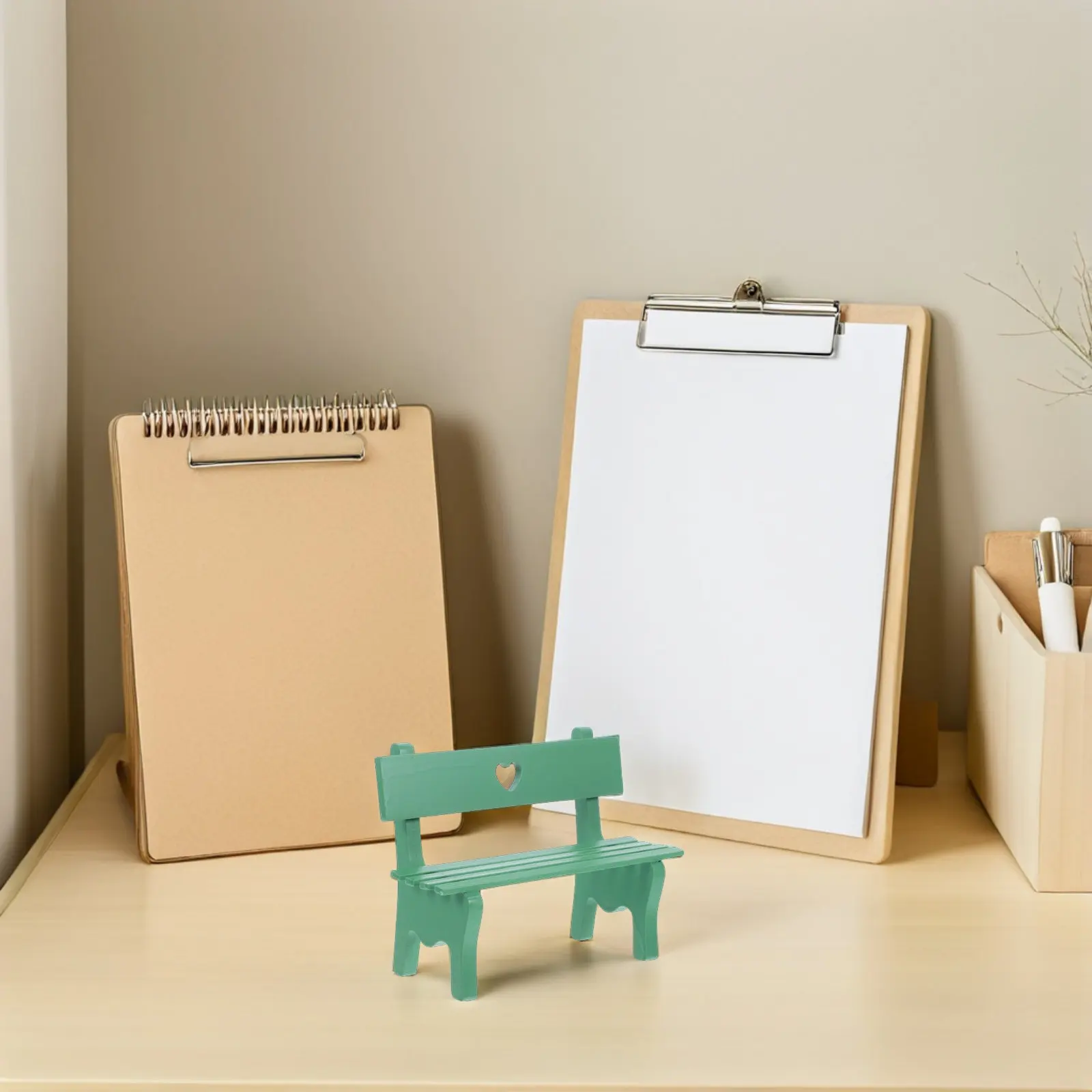 

Miniature Wood Garden Bench Green Hollow Heart Pattern Decorative Porch Chair Landscape Ornament Photo Booth Props Home