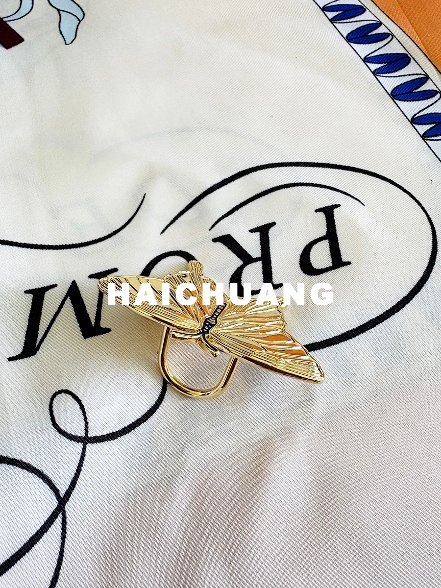 Butterfly Scarf Buckle Scarfs Rings Luxury Designer Scarves Buttons Shawls Bandanas Button Accessories