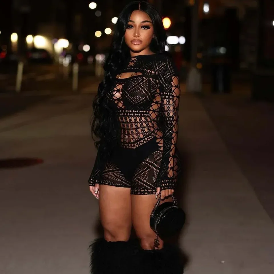 Mono corto Sexy de malla transparente con agujeros para mujer, peleles de manga larga, pantalones cortos ajustados, mono de una pieza