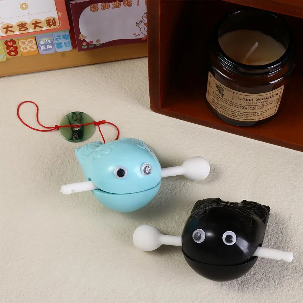 Piccoli pesci in legno a forma di animale Ornamenti a percussione Ornamenti intagliati in legno con mazzuolo Strumento a percussione carino