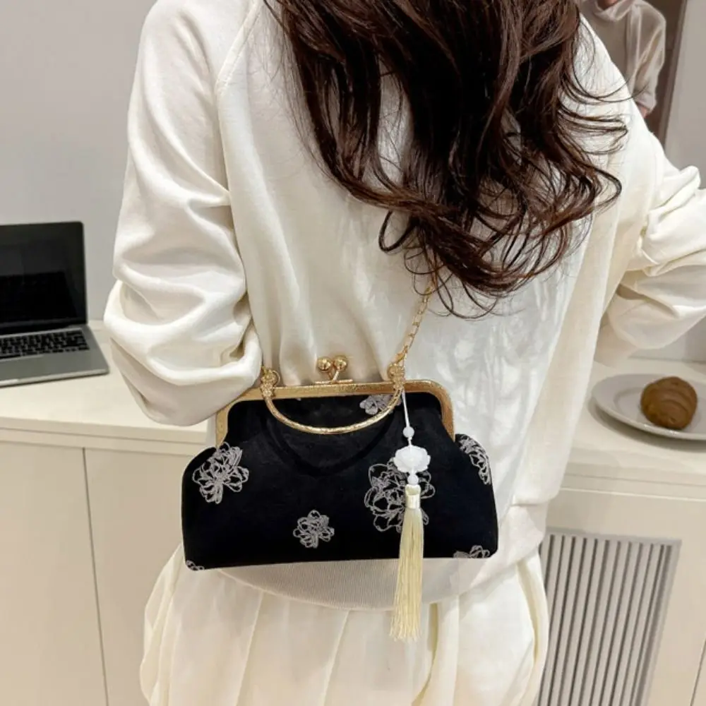 

Flower Pattern Chinese Style Handbag Cheongsam Accessories Single Shoulder Embroidery Banquet Bag with Pendant Elegant
