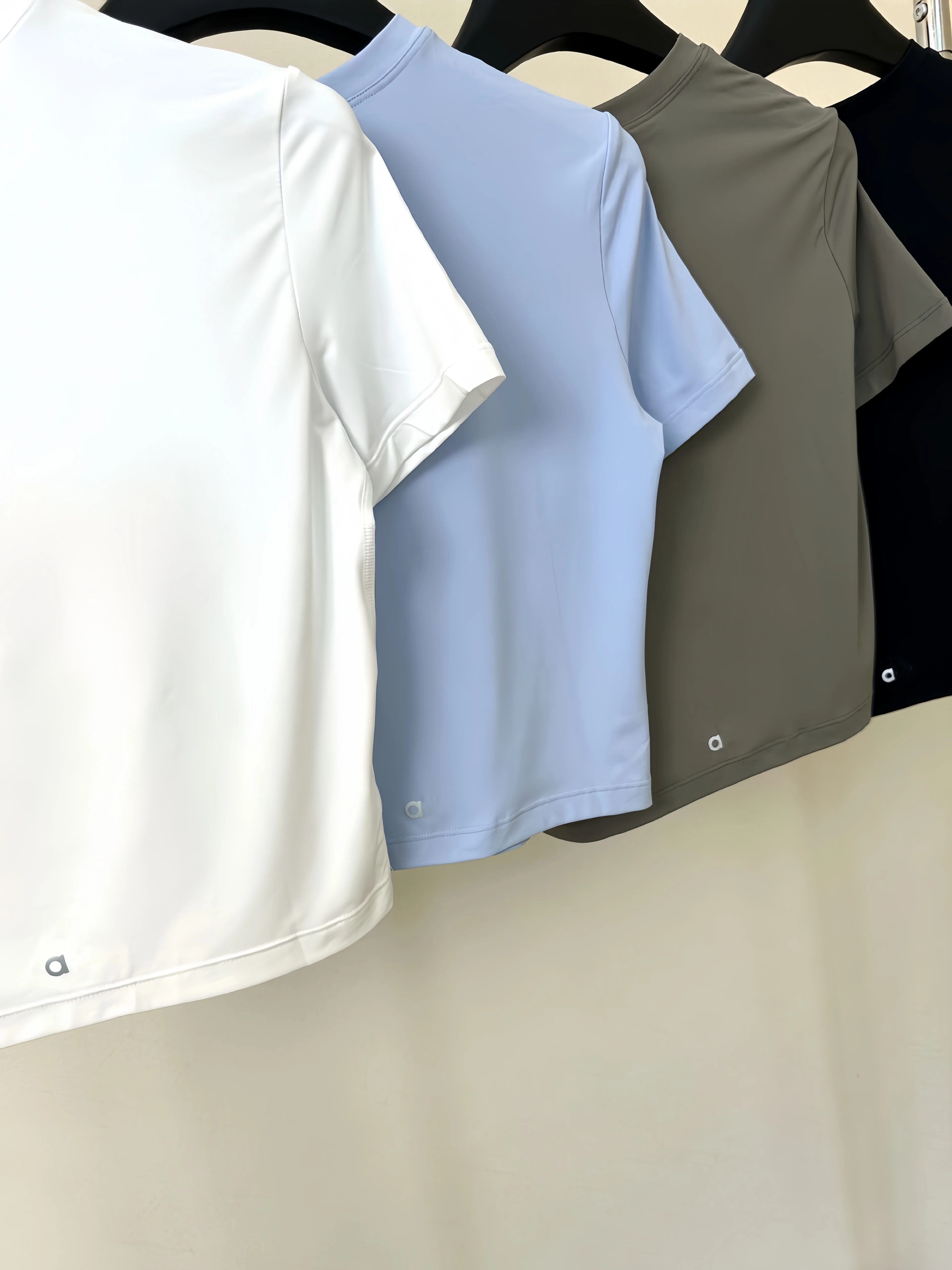 2025, neues leichtes, schnell trocknendes Damen-T-Shirt für Sport, Freizeit, Fitness, atmungsaktiv, schmal geschnitten, kurzärmelig