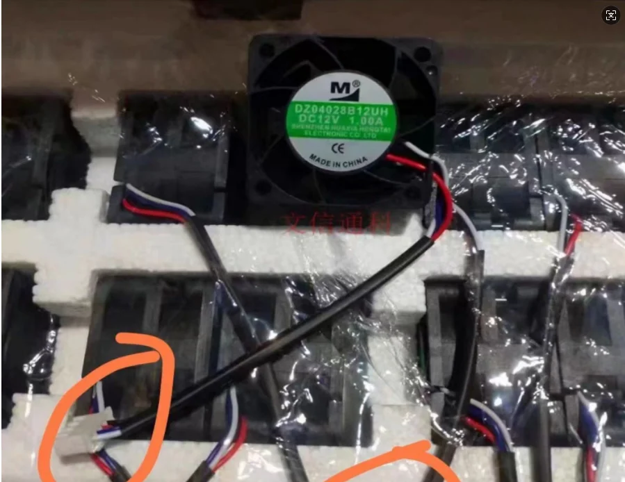 

M DZ04028B12UH DC 12V 1.00A 40x40x28mm 4-Wire Server Cooling Fan