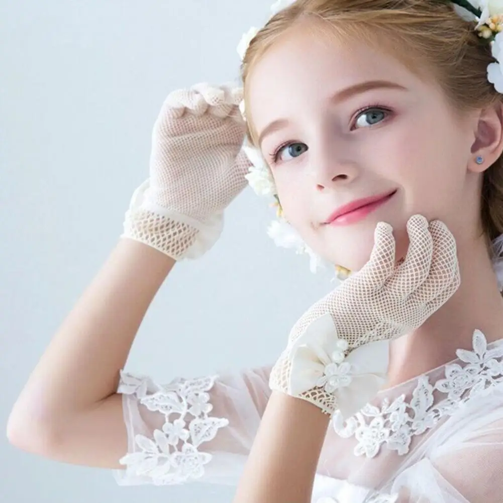 1 Pair Children Gloves Hollow Out Mesh Bow Decor Faux Pearl Five Fingers Photo Prop Thin Breathable Wedding Gloves Accessories