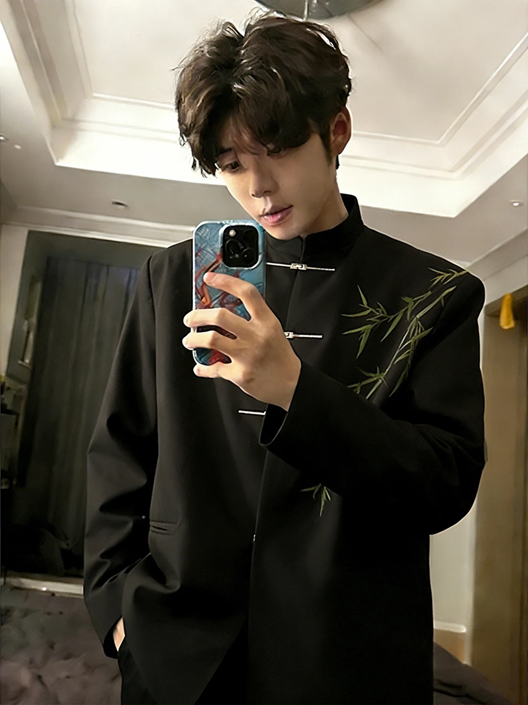 

Новый китайский костюм с вышивкой для мужчин: свадебный комплект, премиум-качество, свободный крой, длинный рукав, цветочный узор.