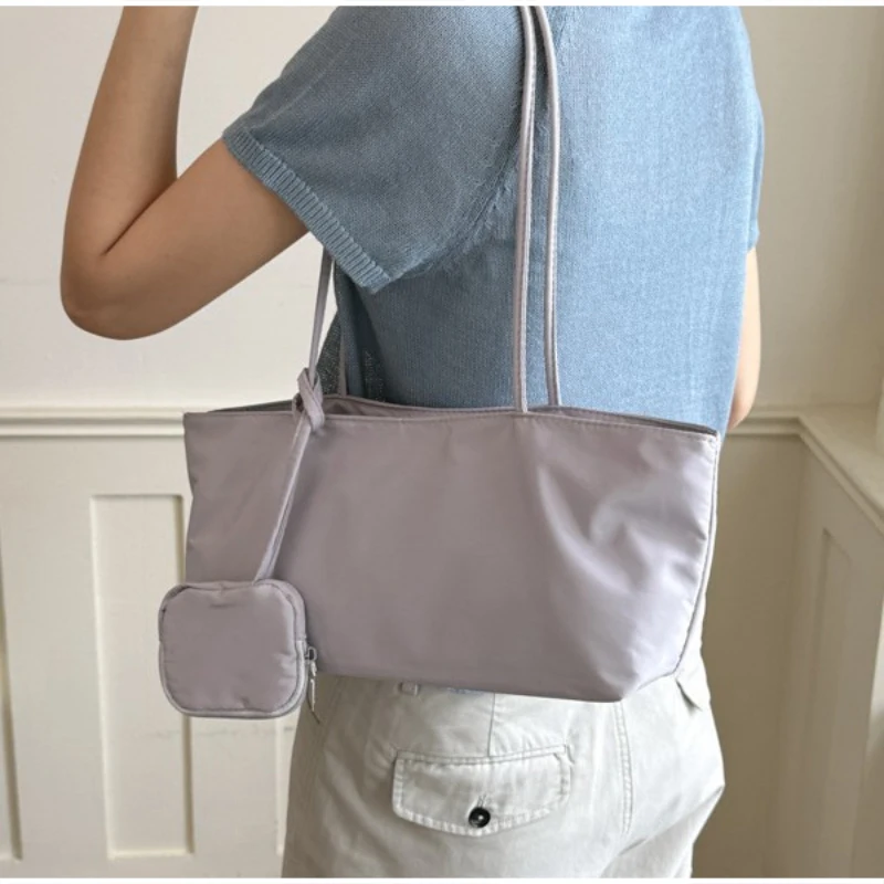 Minimalistische Nylon-Umhängetasche mit passender Handtasche, leichte, vielseitige Damen-Unterarmtasche, einfarbige Alltagstasche – Detail 27