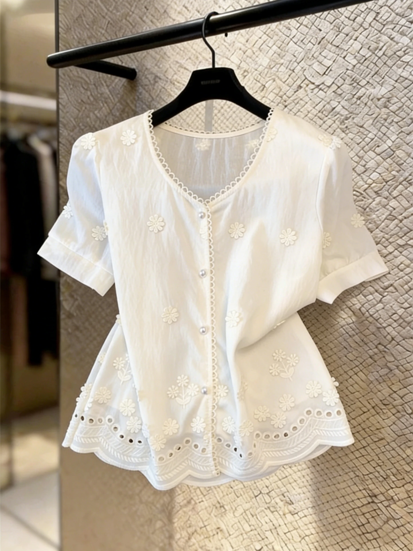 

French Style Embroidered Lace Trim Short Sleeve V-Neck Women's Shirt Breathable Lightweight Summer New Design Slimming Top