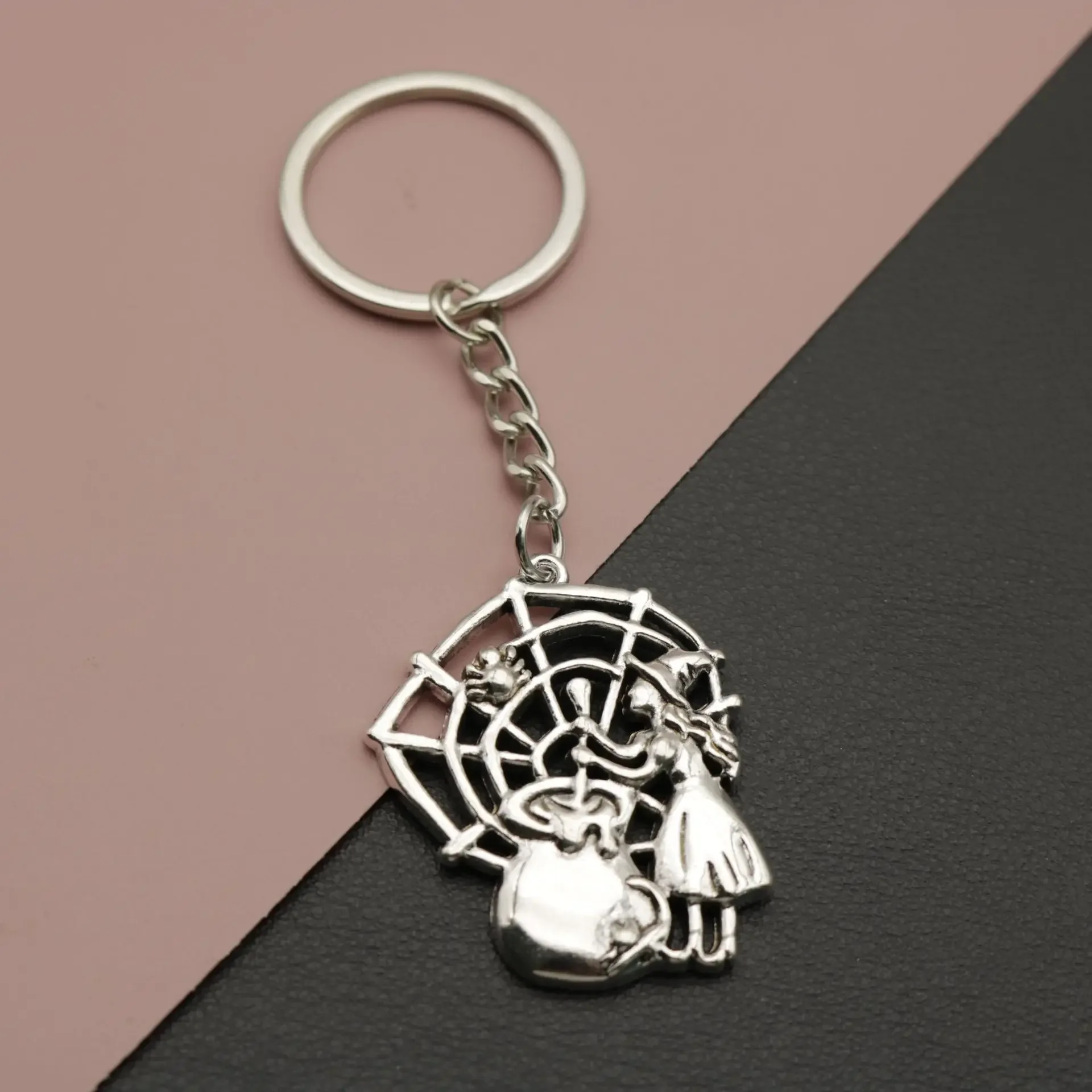 Creative Keychain Alloy Poison Witch Vintage Keychain TQ193