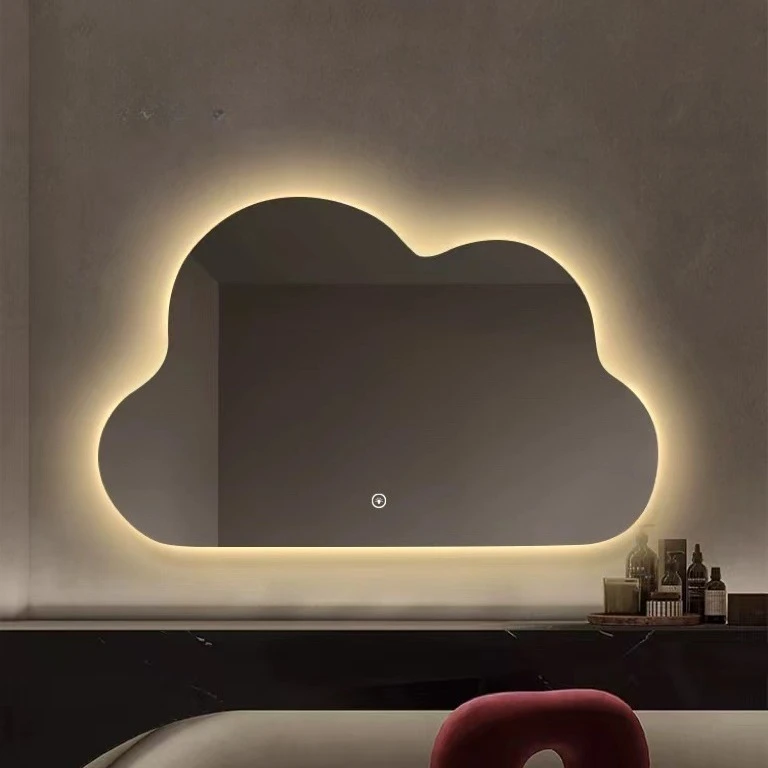 Miroir de maquillage écran tactile mural LED de forme spéciale avec fonction de désembuage de miroir LED lumineuse