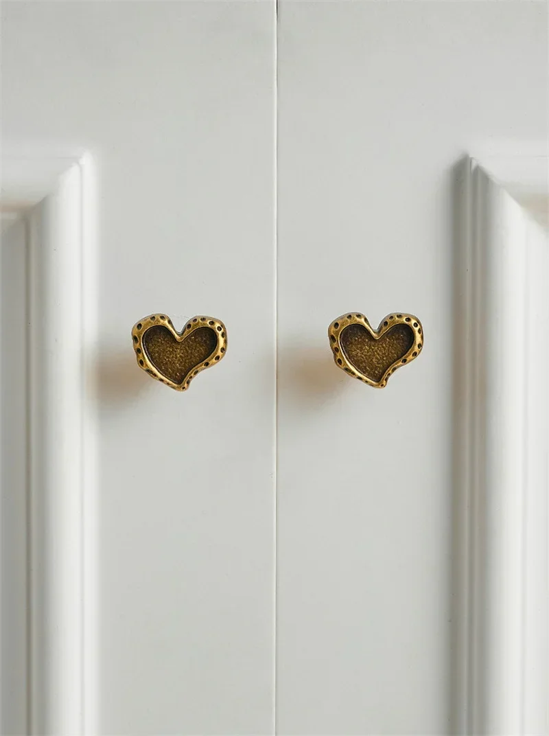 2pcs Love Heart Closet Pull Handle Retro Bronze Cabinet Door Handles Drawer Knob Single Hole Small Cupboard Wardrobe Pulls Decor