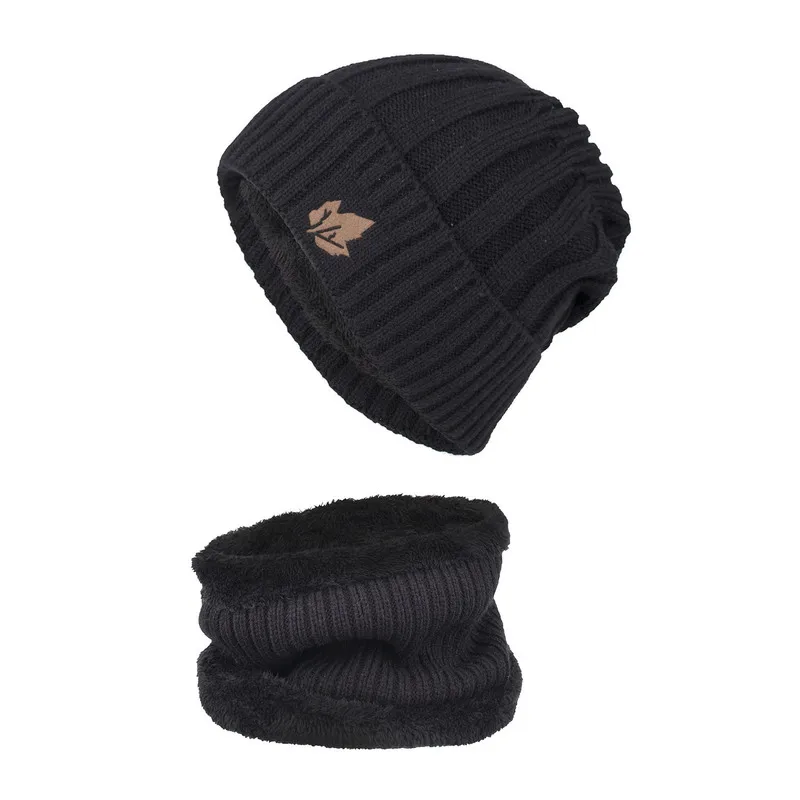 Zhongmei's new autumn and winter collection includes a fleece-lined, embossed leaf pattern